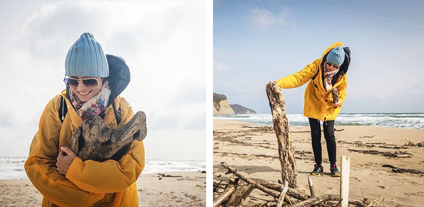 Gergana Faust sulla spiaggia, alla ricerca dei frammenti di legno levigati dal mare che diventeranno materia viva per le sue sculture.
